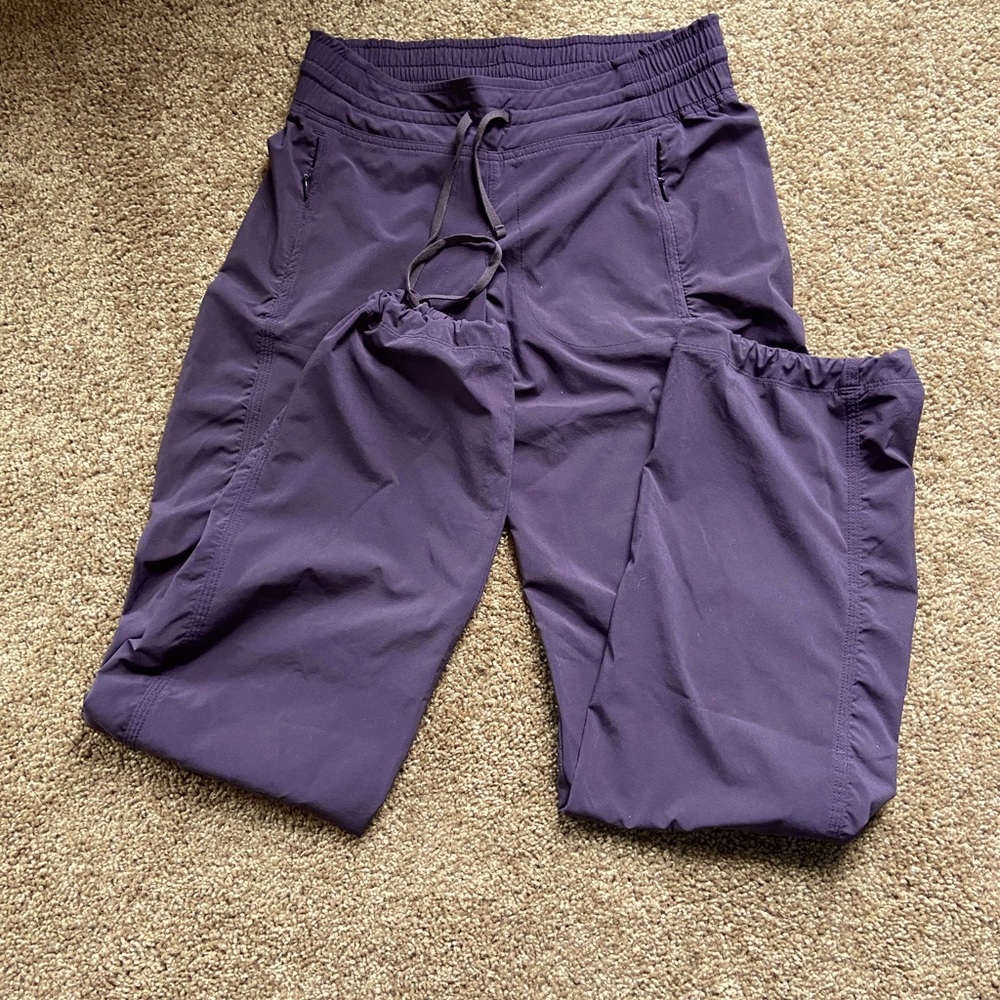 Athleta La Viva pants, size 0. Raisin/dark purple color. Great condition!
